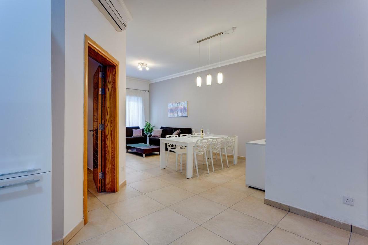 סליאמה Gorgeous Apartment With Terrace In Fort Cambridge, Pool מראה חיצוני תמונה