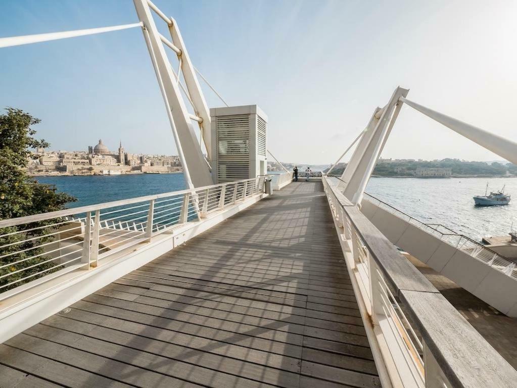 סליאמה Gorgeous Apartment With Terrace In Fort Cambridge, Pool מראה חיצוני תמונה