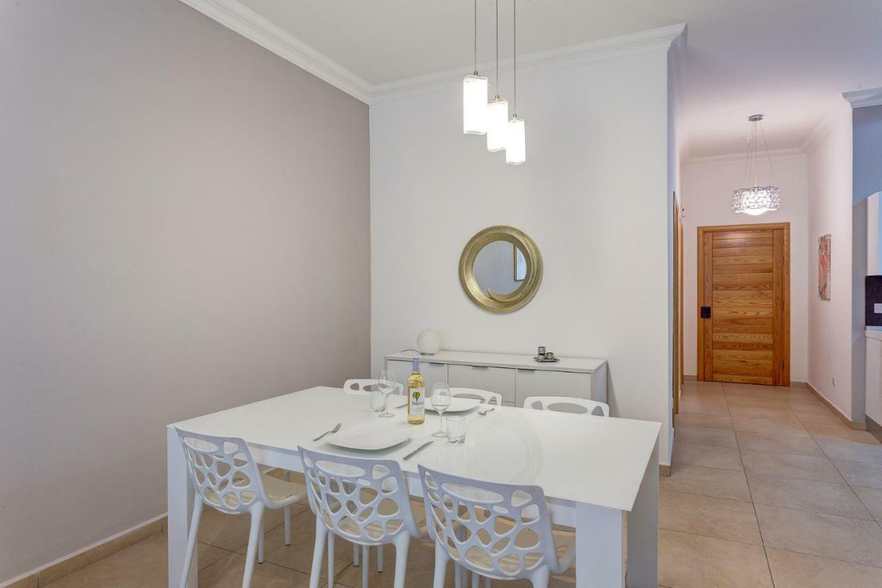 סליאמה Gorgeous Apartment With Terrace In Fort Cambridge, Pool מראה חיצוני תמונה
